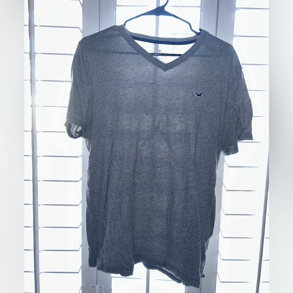 gray hollister tshirt